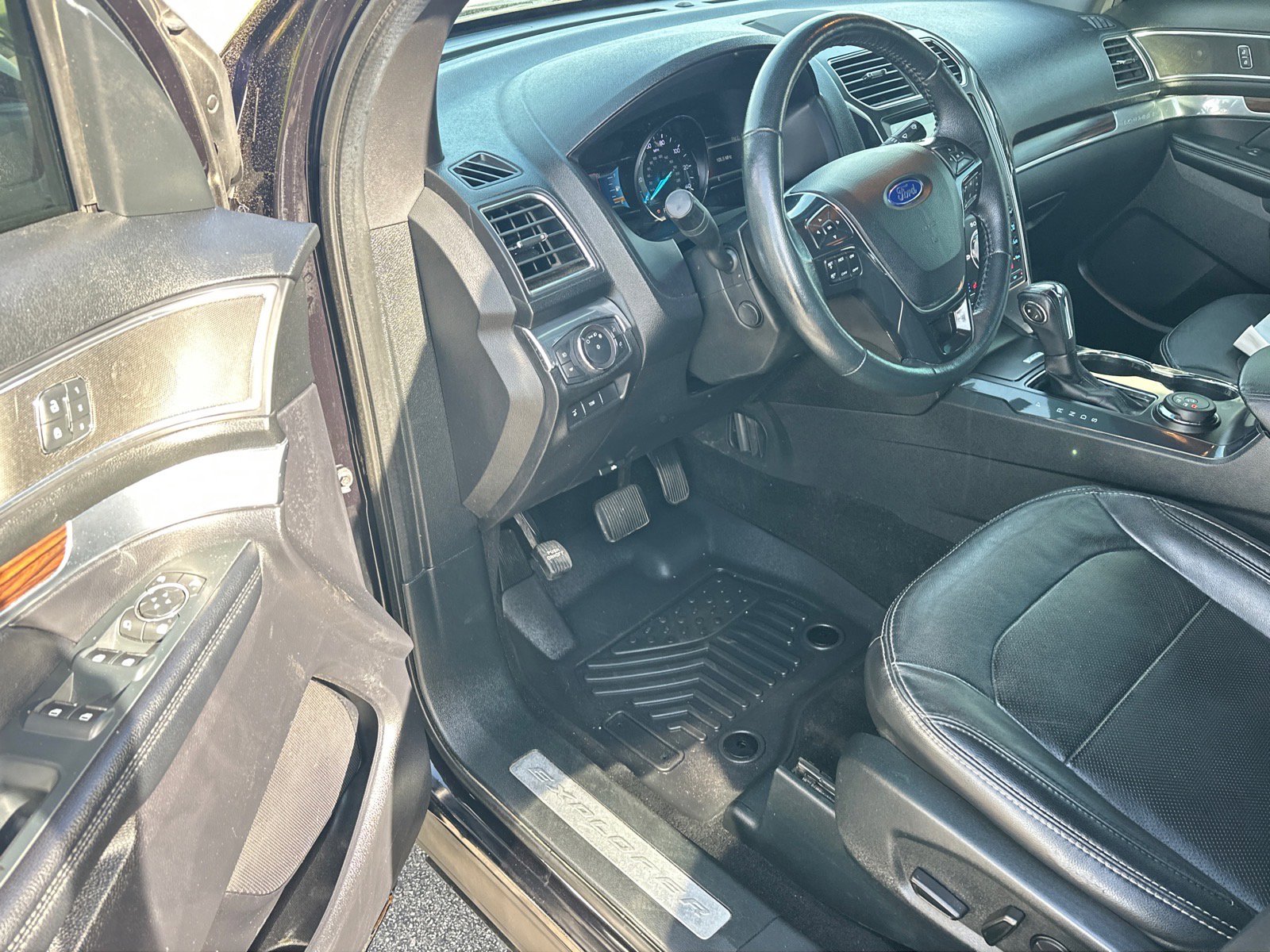 Used 2019 Ford Explorer Limited w/ Class III Trailer Tow Package AWD/4WD image 6