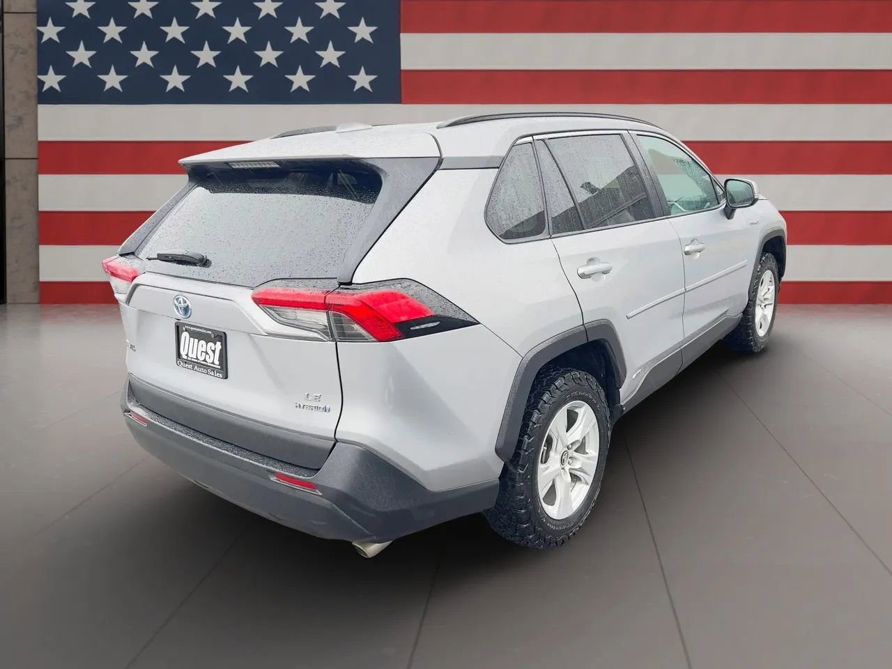 Used 2019 Toyota RAV4 LE w/ Carpet Mat Package image 3