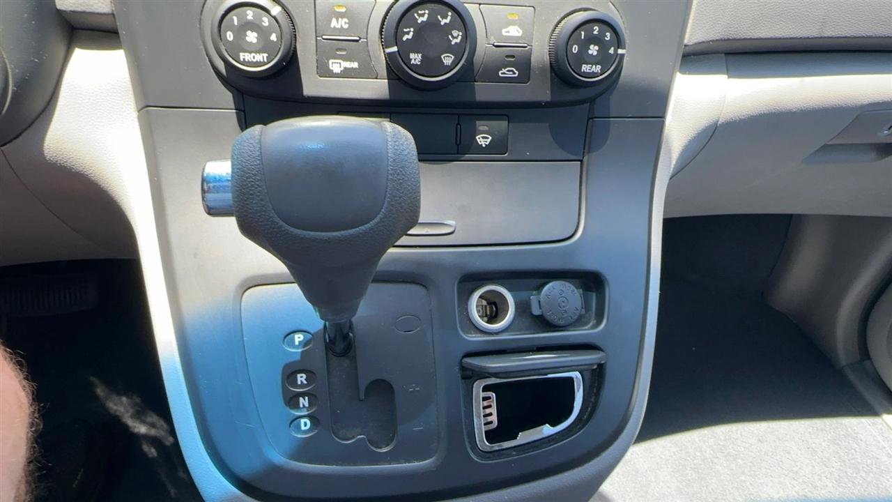 Used 2009 Kia Sedona LX FWD image 33
