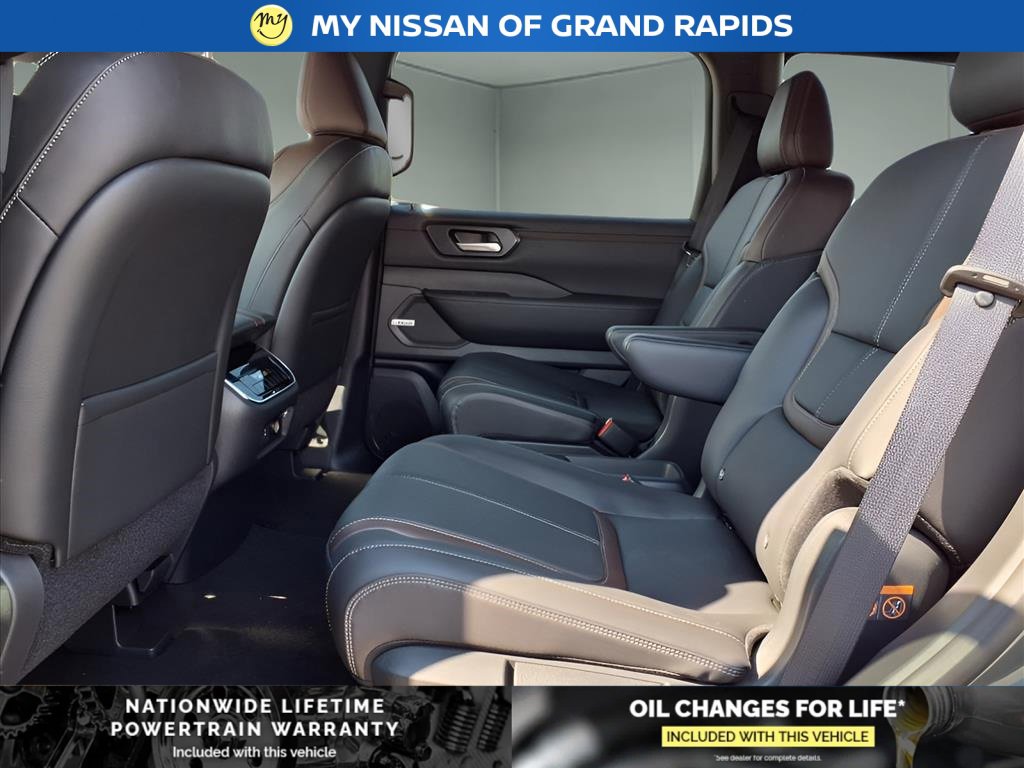 New 2025 Nissan Armada SL w/ Captain's Chari Seat Package image 7