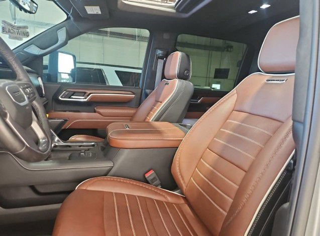 Used 2025 GMC Sierra 3500 Denali Ultimate AWD/4WD image 2