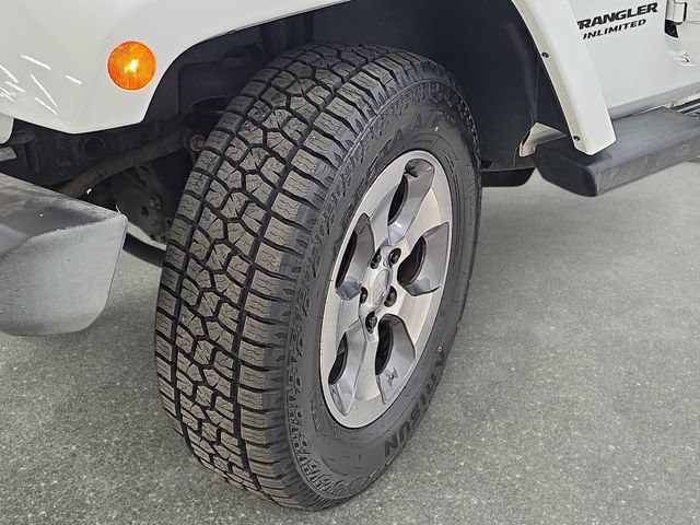 Used 2017 Jeep Wrangler Unlimited Sahara w/ Connectivity Group AWD/4WD image 26