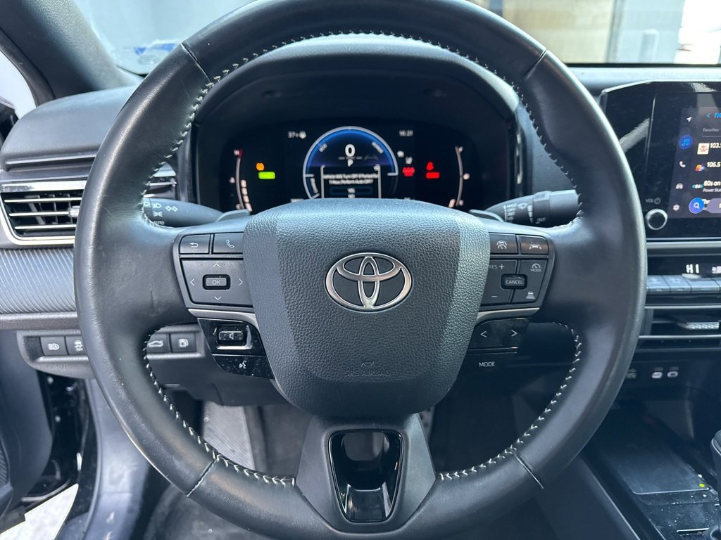 Used 2025 Toyota Camry SE image 8