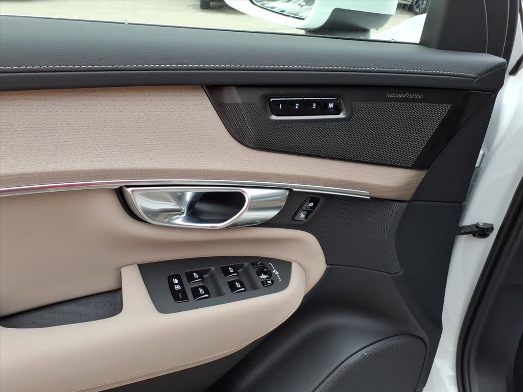 Certified 2026 Volvo XC90 B6 Plus w/ Protection Package Premier AWD/4WD image 13
