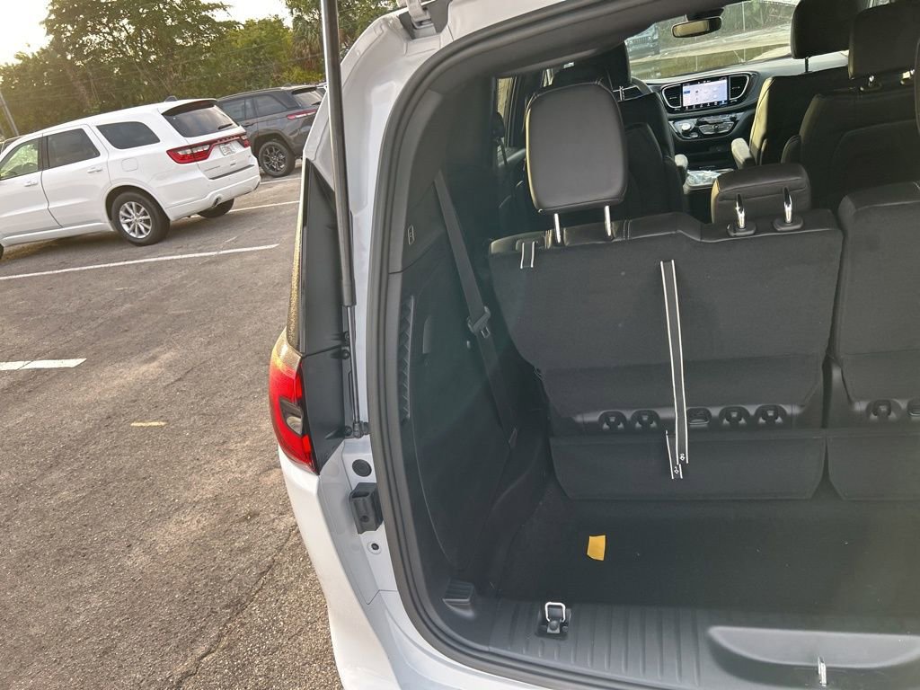 New 2026 Chrysler Pacifica Select image 31