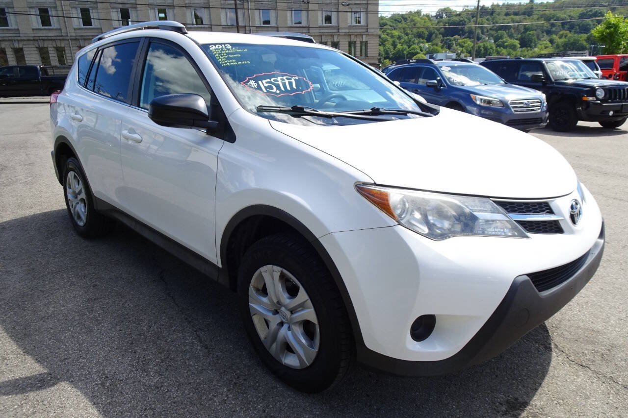 Used 2013 Toyota RAV4 LE AWD/4WD image 4