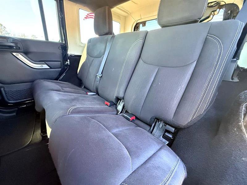 Used 2017 Jeep Wrangler Unlimited Rubicon w/ Connectivity Group image 22