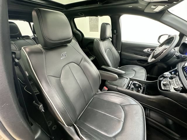 Used 2025 Chrysler Pacifica Limited FWD image 28
