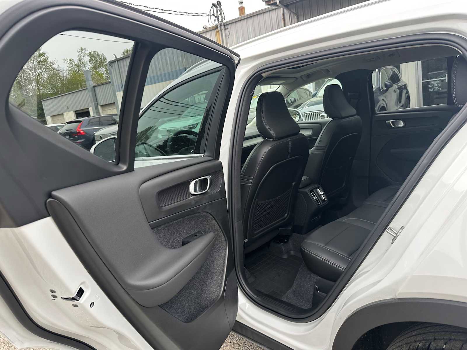 Used 2025 Volvo XC40 B5 Core w/ Protection Package Premier AWD/4WD image 16