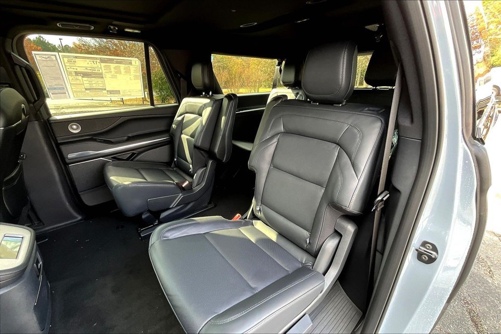 New 2025 Lincoln Navigator L Reserve w/ Jet Appearance Package AWD/4WD image 10