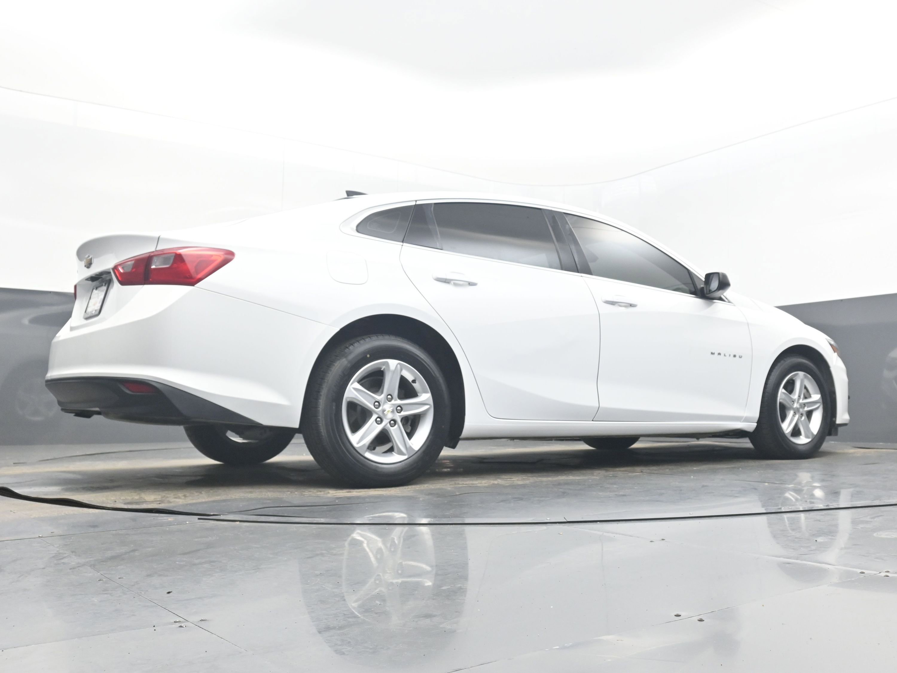 Used 2021 Chevrolet Malibu LS image 29