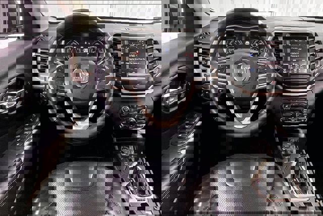 Used 2017 Jeep Cherokee Limited w/ Luxury Group image 5