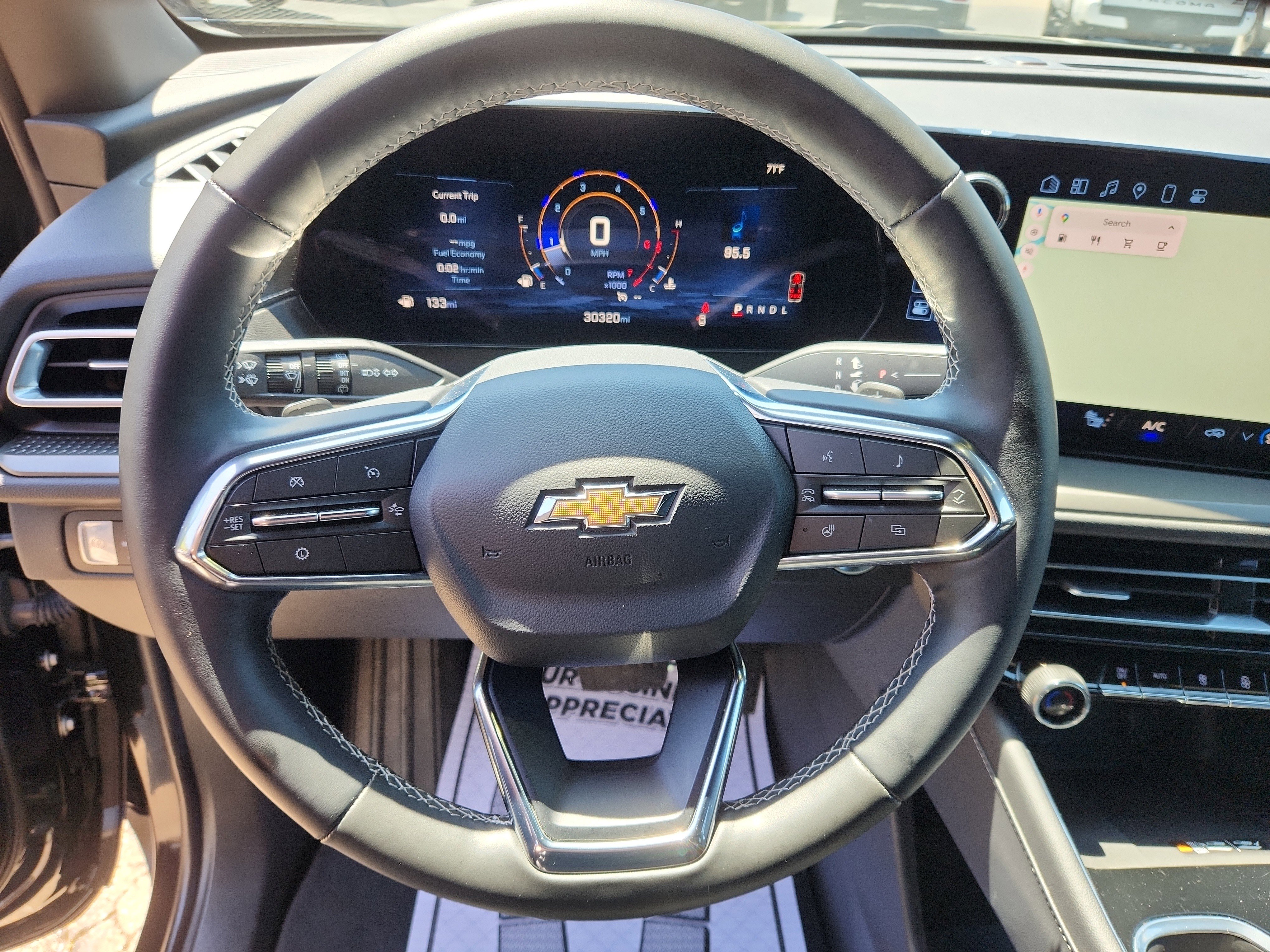 Used 2025 Chevrolet Traverse LT image 18