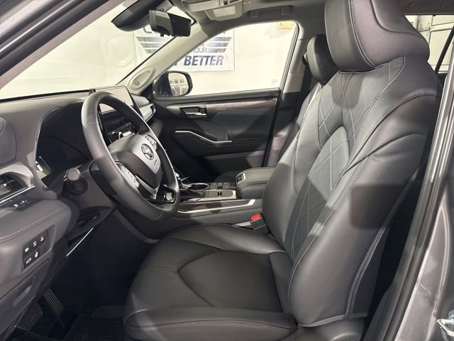 New 2026 Toyota Highlander Platinum image 21