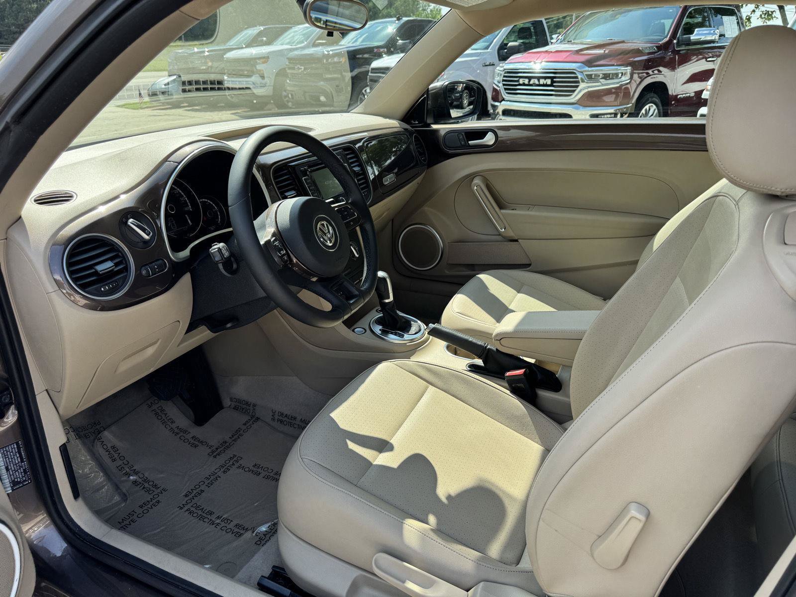 Used 2015 Volkswagen Beetle 1.8T FWD image 2