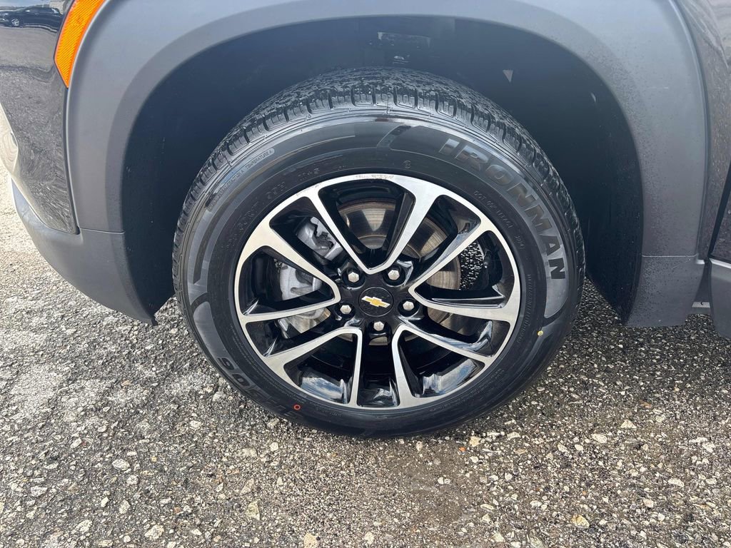 Used 2025 Chevrolet TrailBlazer LT image 33