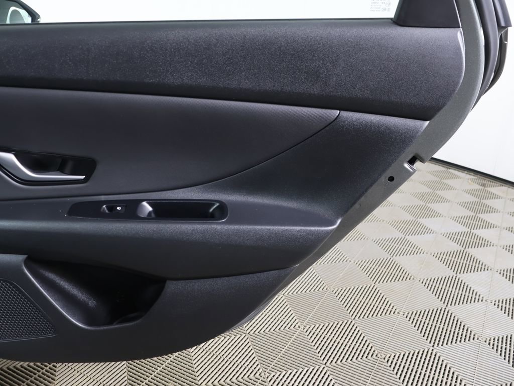 Used 2025 Hyundai Elantra Limited FWD image 40