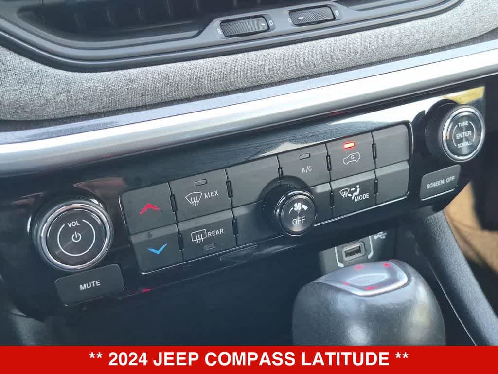 Used 2024 Jeep Compass Latitude AWD/4WD image 29