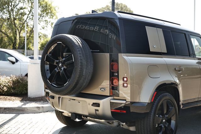 Used 2023 Land Rover Defender 110 X-Dynamic SE AWD/4WD image 9