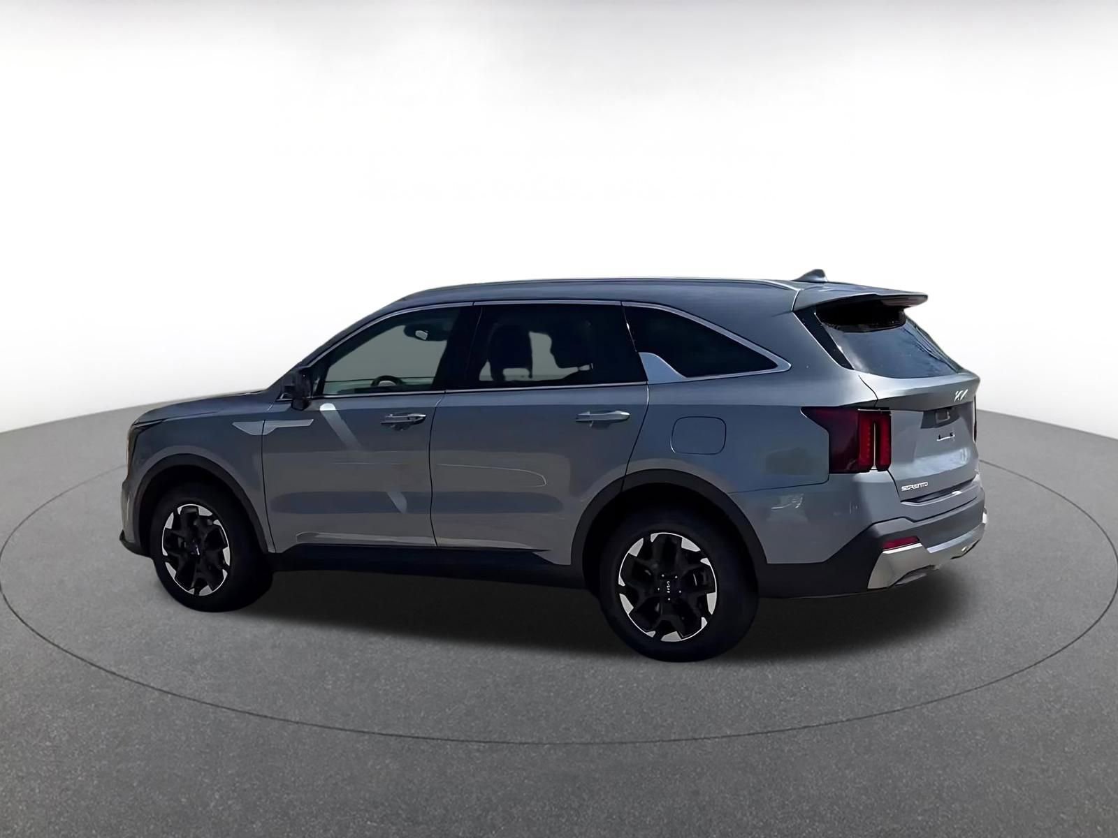 Used 2024 Kia Sorento S image 10