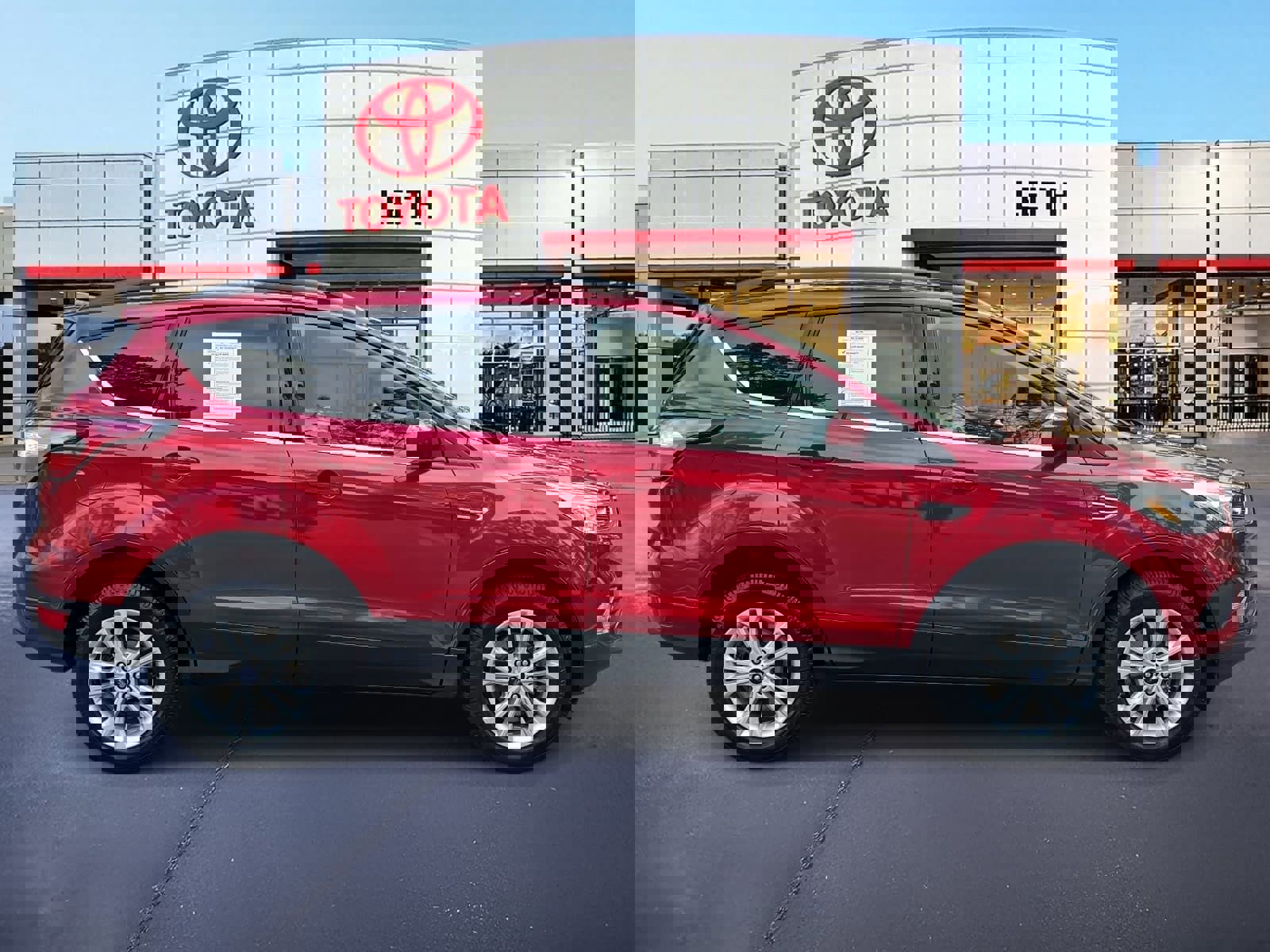 Used 2018 Ford Escape SEL image 4