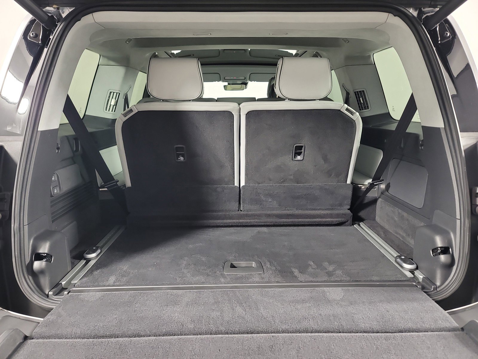 Used 2024 Rivian R1S Adventure image 15