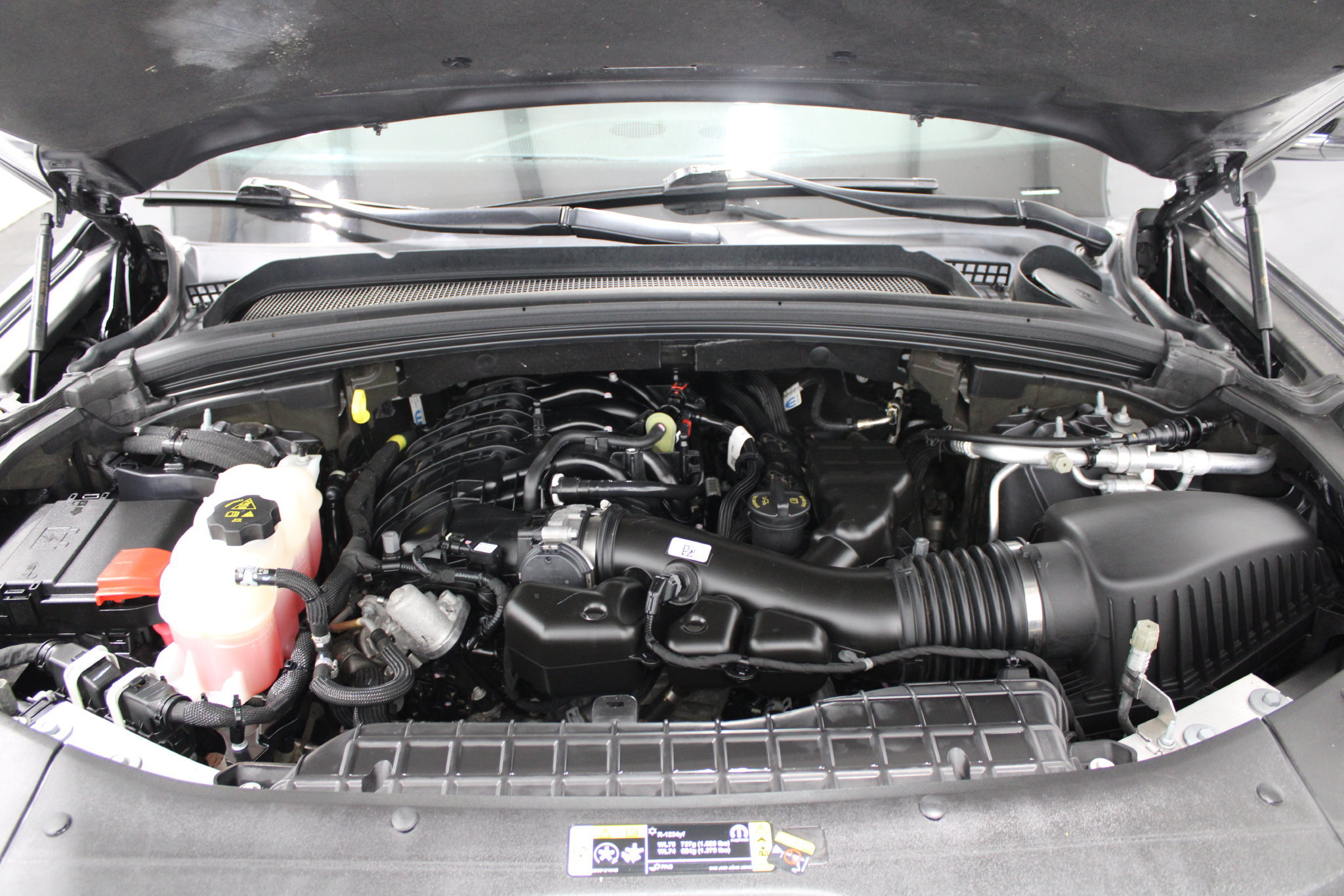 Used 2023 Jeep Grand Cherokee L Laredo AWD/4WD image 10