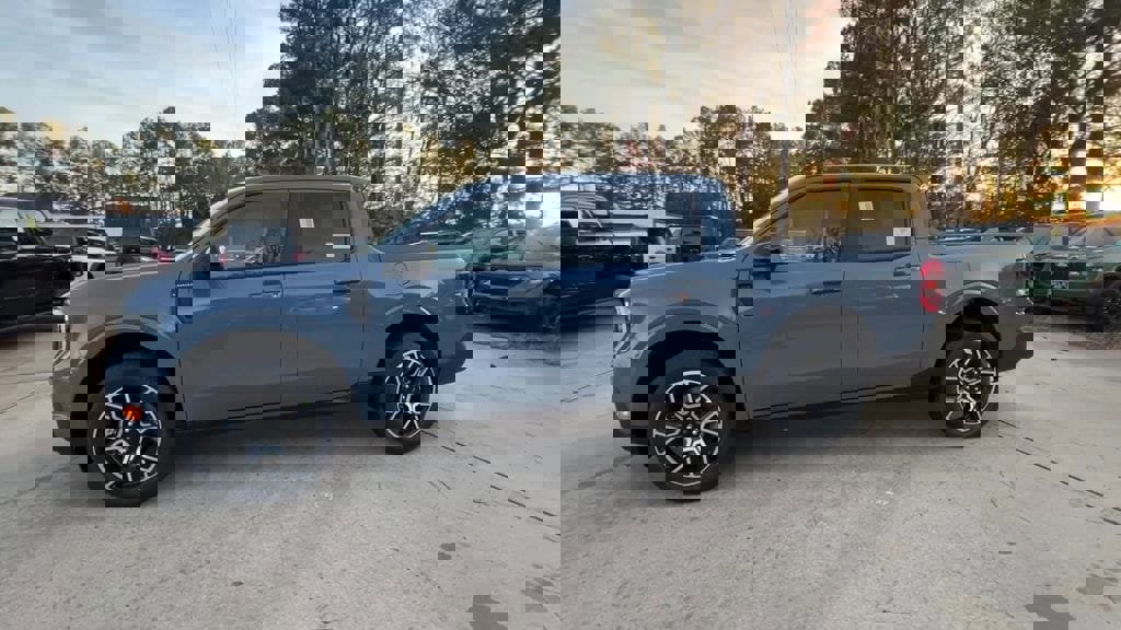 New 2025 Ford Maverick Lariat image 3