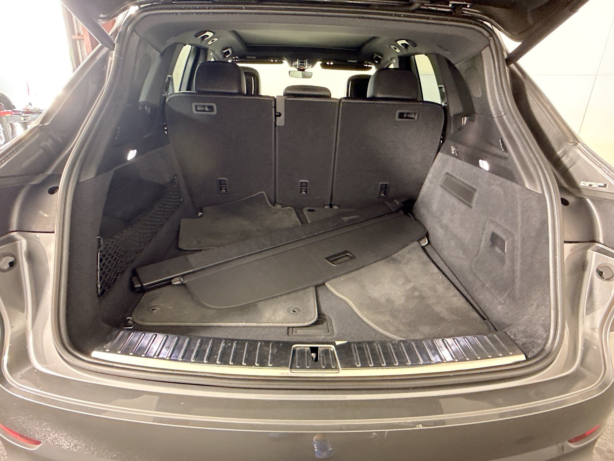 Used 2023 Porsche Cayenne AWD/4WD image 34