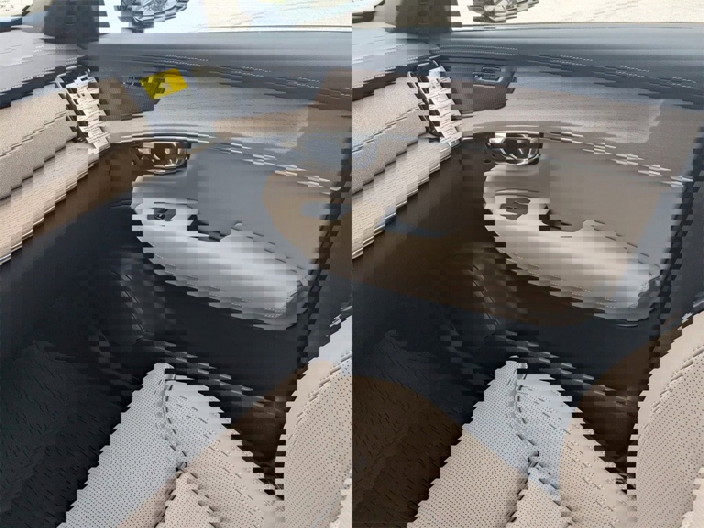 New 2026 Volvo XC90 T8 Ultra w/ Protection Package Premier image 24