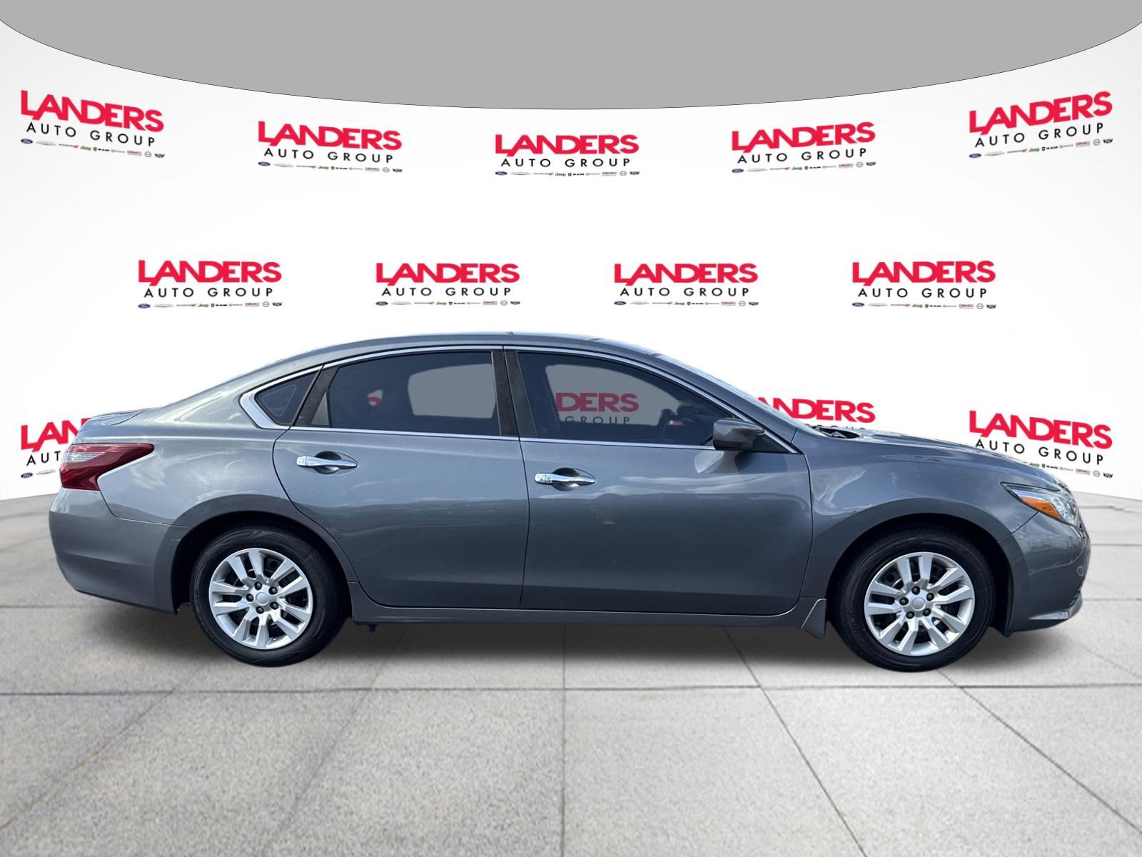 Used 2018 Nissan Altima 2.5 S w/ S Convenience Package FWD image 2