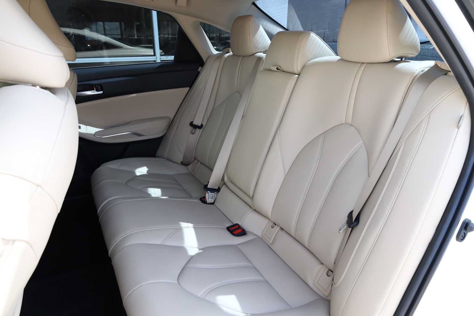 Used 2021 Toyota Avalon XLE FWD image 39