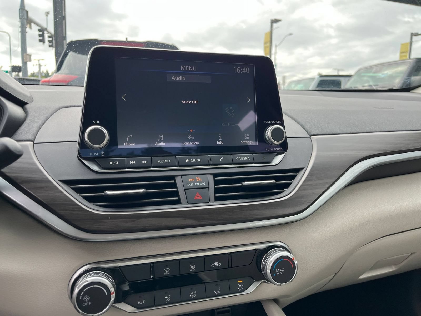 Used 2025 Nissan Altima 2.5 SV FWD image 16