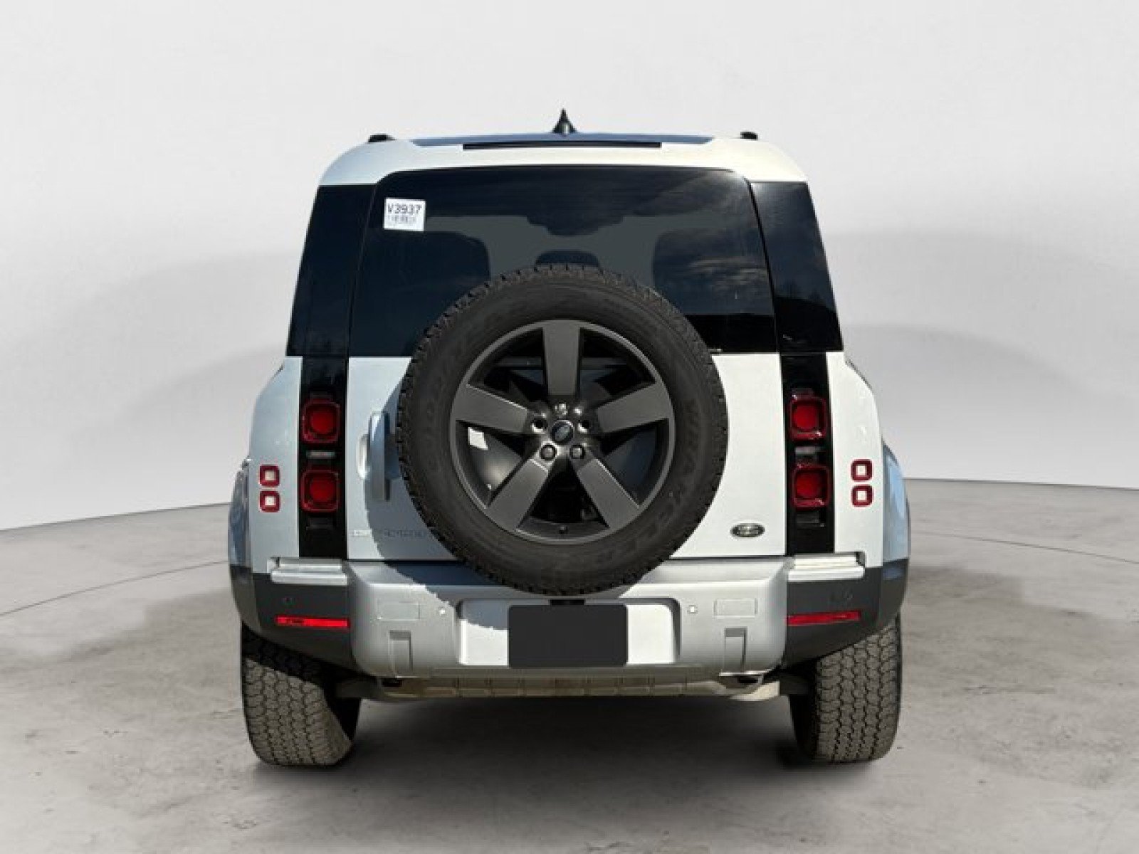 Certified 2023 Land Rover Defender 110 S AWD/4WD image 4