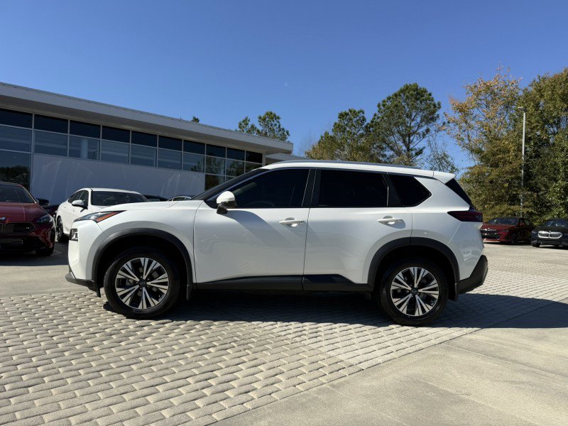 Used 2022 Nissan Rogue SV w/ SV Premium Package image 3