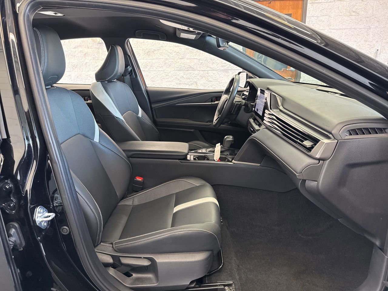 Used 2025 Toyota Camry SE w/ Convenience Package image 47