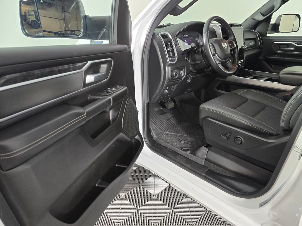 Used 2023 RAM 1500 Big Horn AWD/4WD image 18