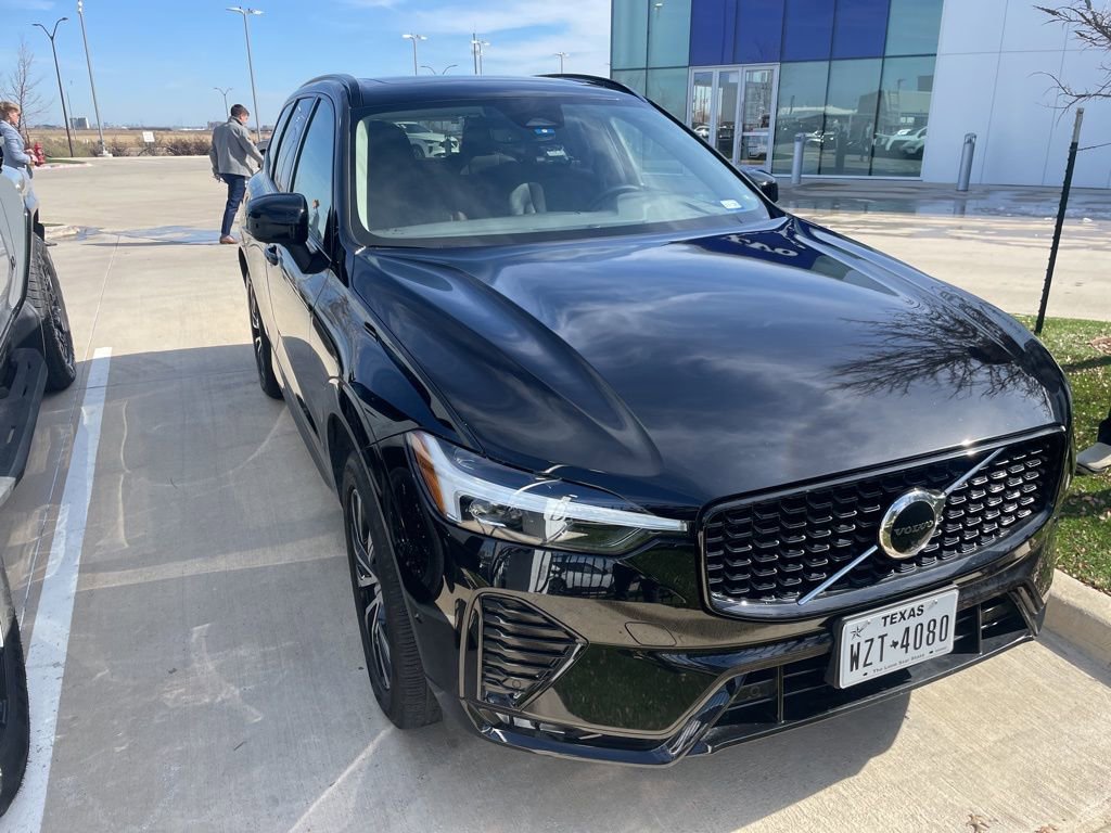 Used 2025 Volvo XC60 B5 Plus image 2