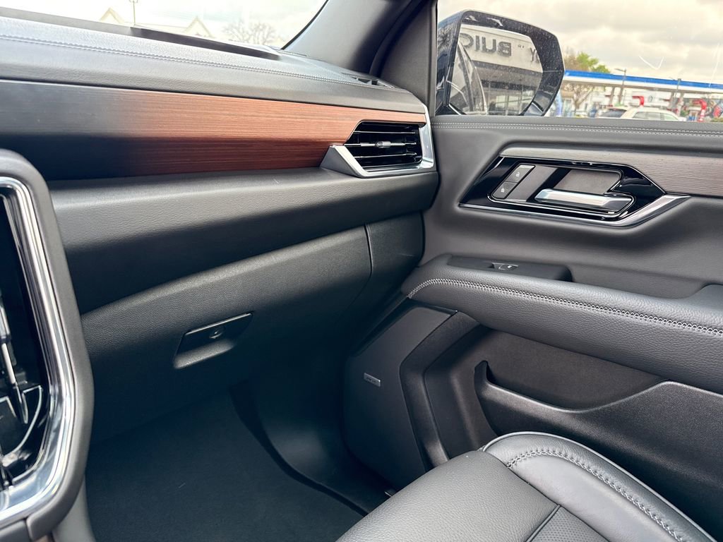 Certified 2025 GMC Yukon XL Denali w/ Denali Reserve Package image 27