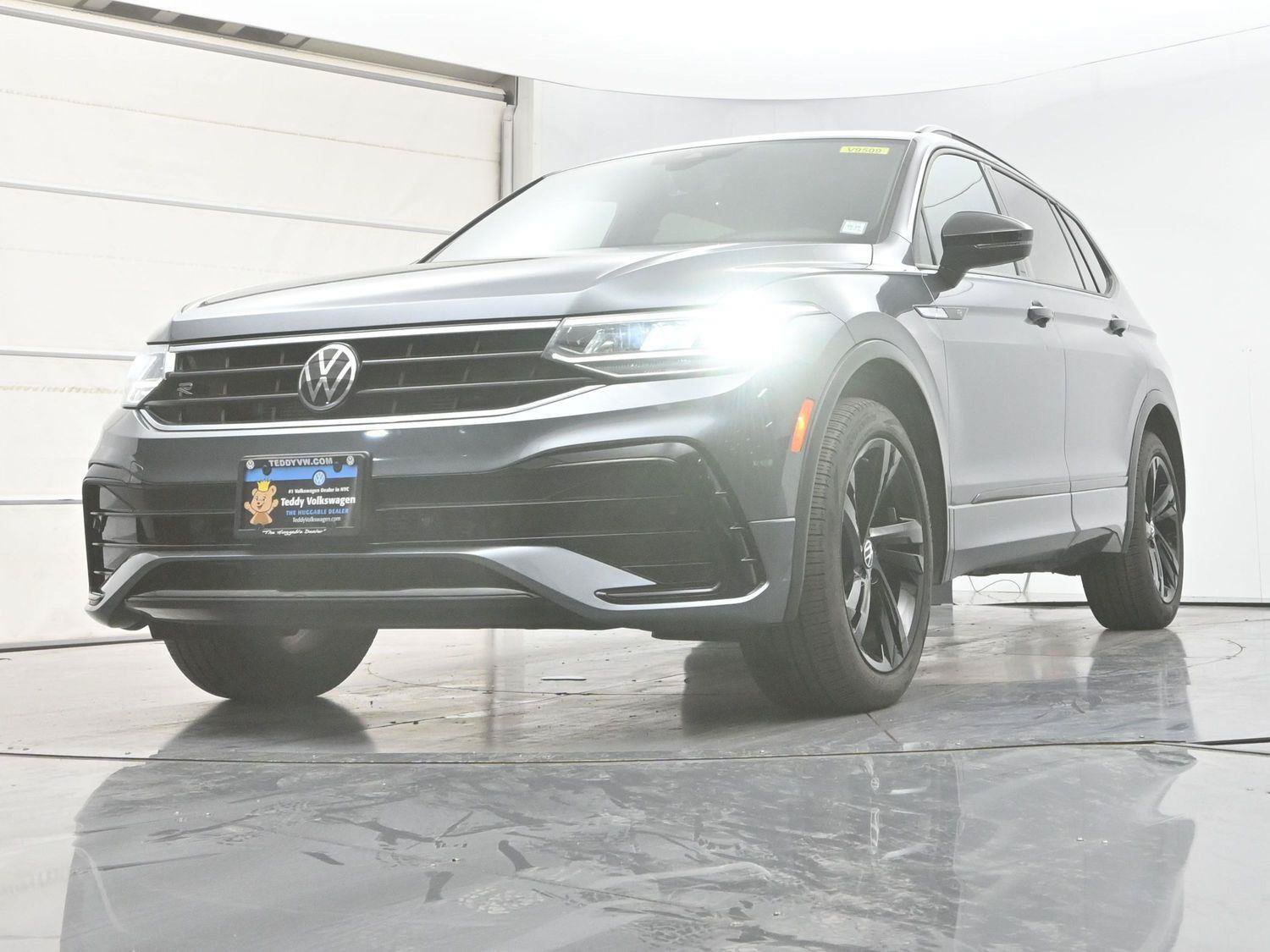 Certified 2023 Volkswagen Tiguan SE R-Line AWD/4WD image 27