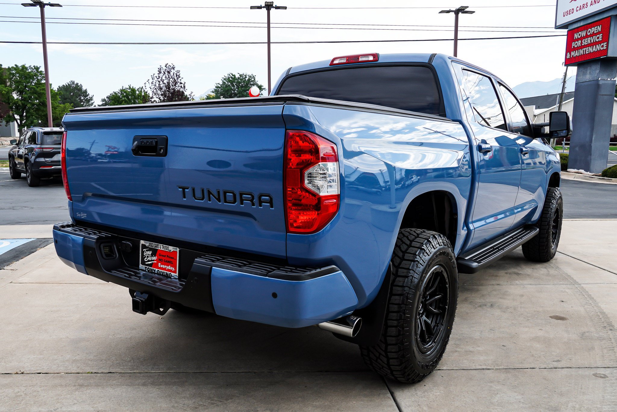Used 2019 Toyota Tundra Limited w/ Limited Premium Package AWD/4WD image 8