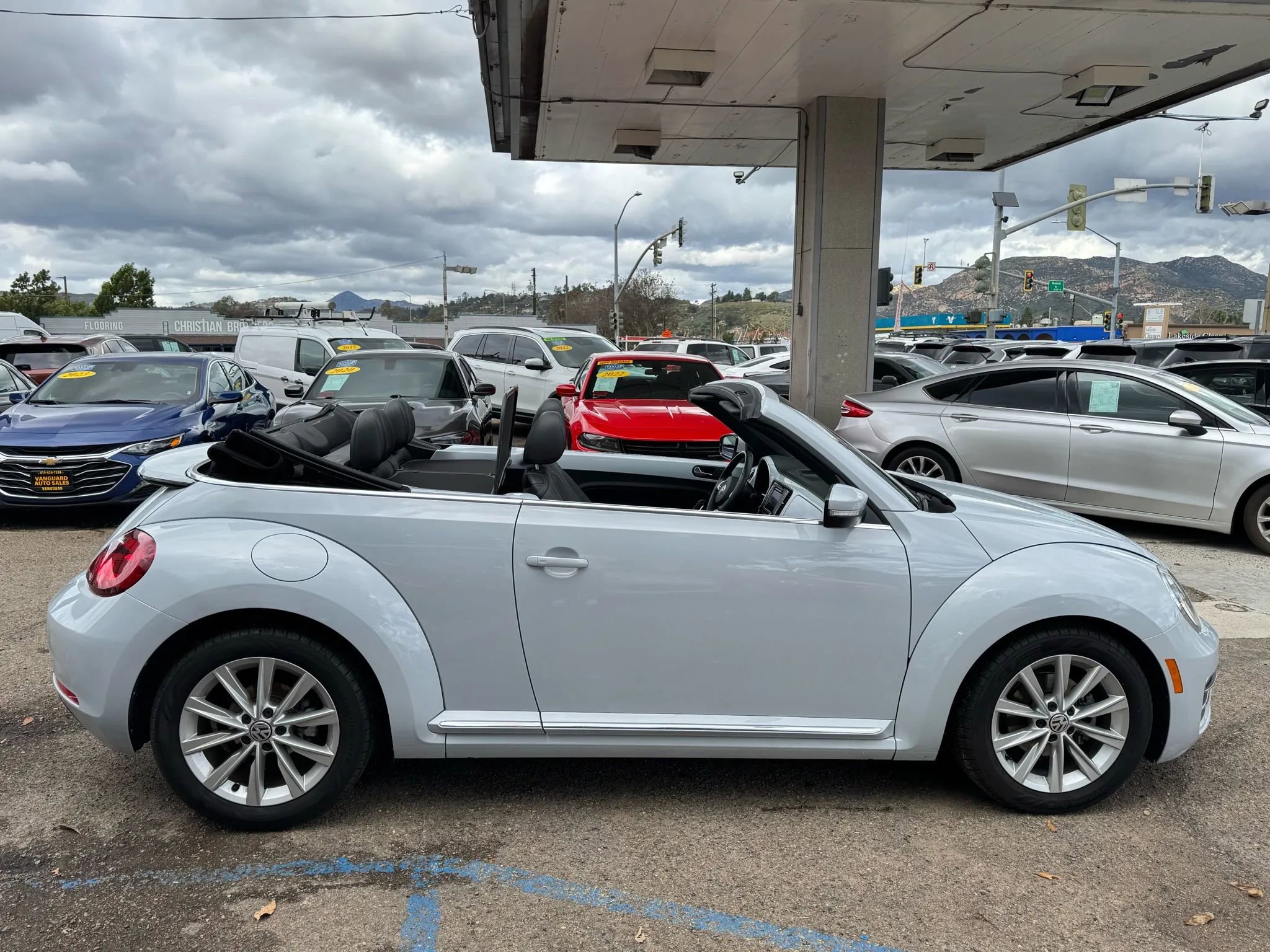 Used 2018 Volkswagen Beetle 2.0T S w/ Style & Comfort Package image 39
