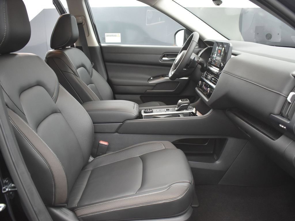 New 2025 Nissan Pathfinder SL image 24