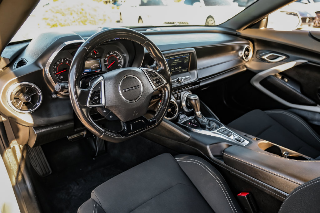 Used 2019 Chevrolet Camaro LT RWD image 11