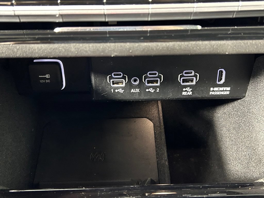 Used 2022 Jeep Wagoneer Series III w/ Rear Seat Video Group 1 AWD/4WD image 27