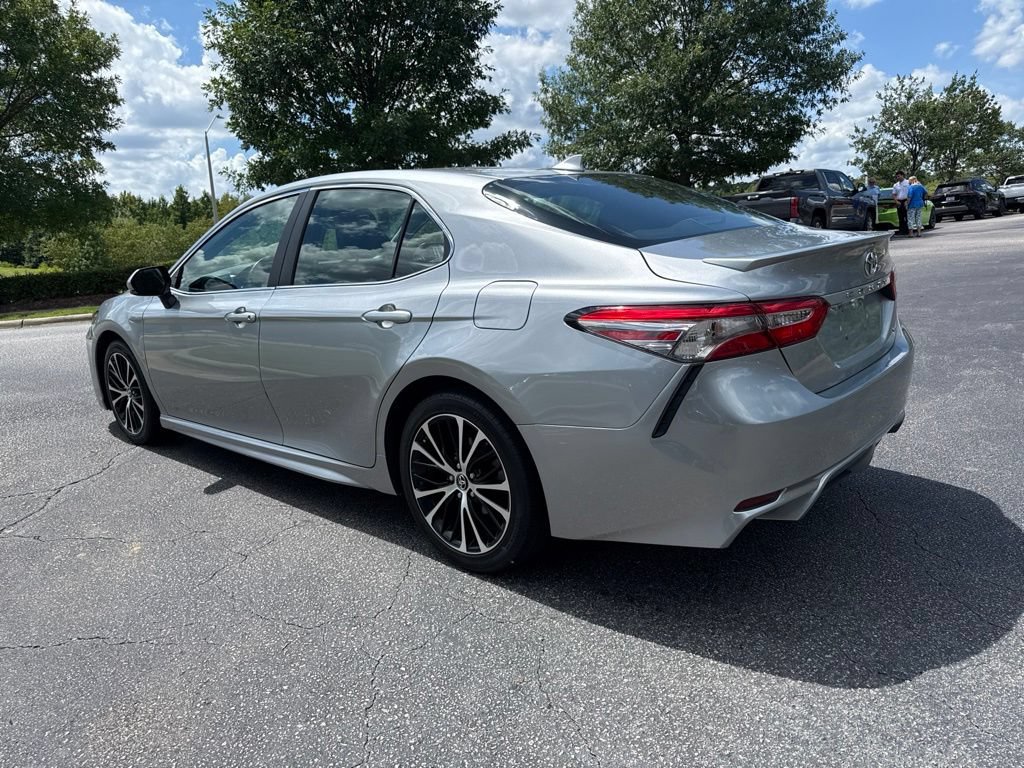 Used 2019 Toyota Camry SE w/ Audio Package FWD image 4
