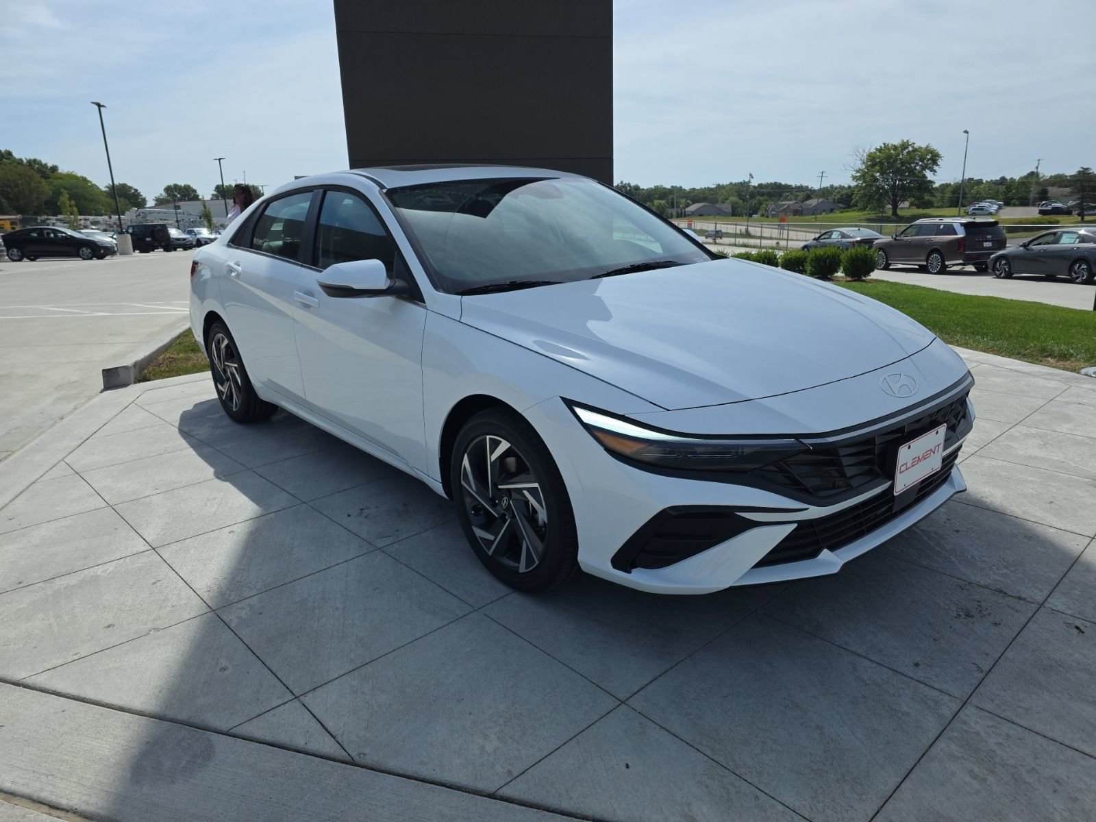 New 2025 Hyundai Elantra Limited image 3