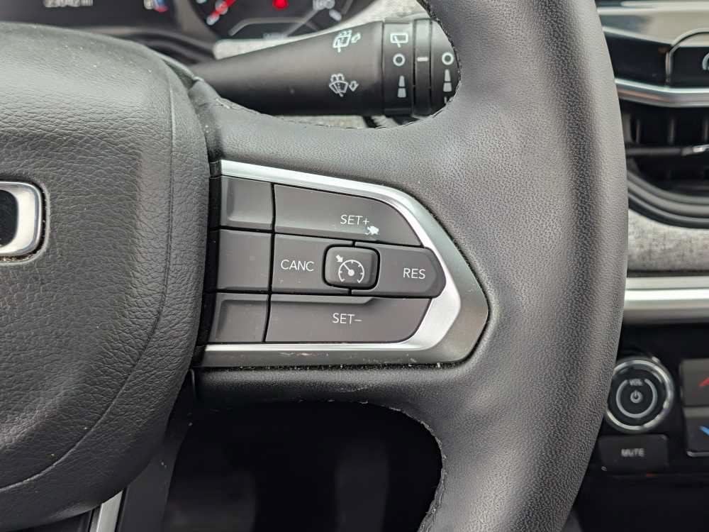Used 2024 Jeep Compass Latitude AWD/4WD image 25