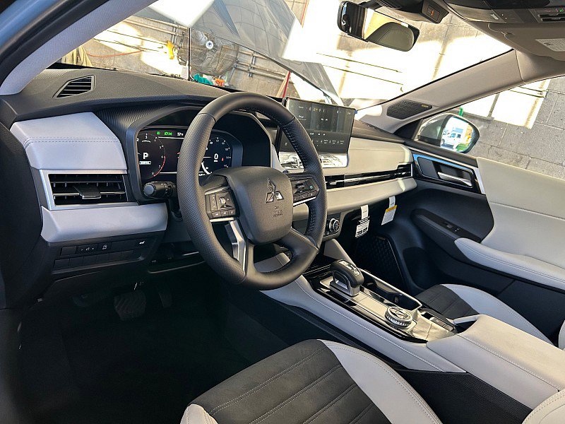 New 2026 Mitsubishi Outlander SE image 16