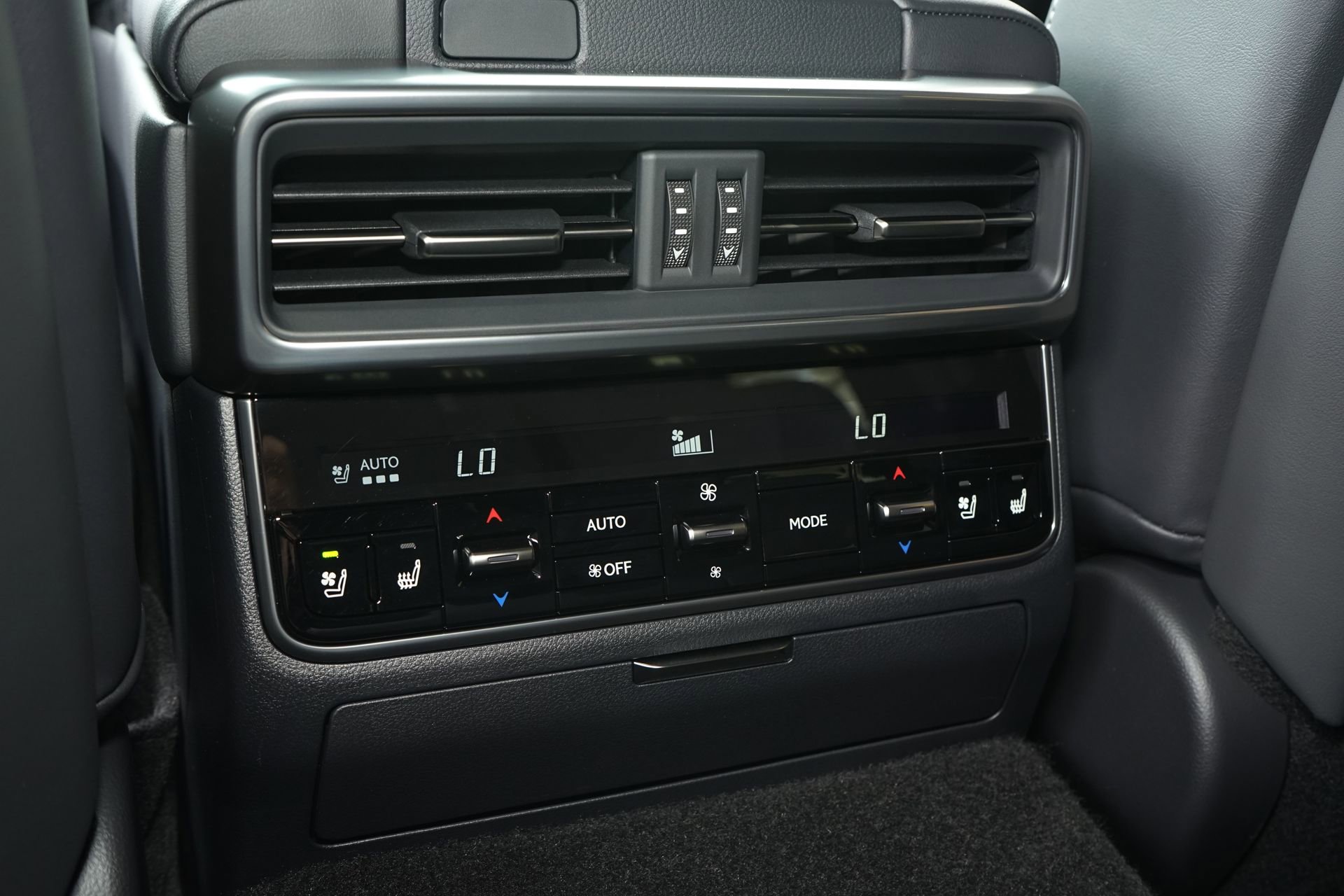 Used 2026 Lexus LX 700h Luxury w/ Accessory Package (Z1) AWD/4WD image 23